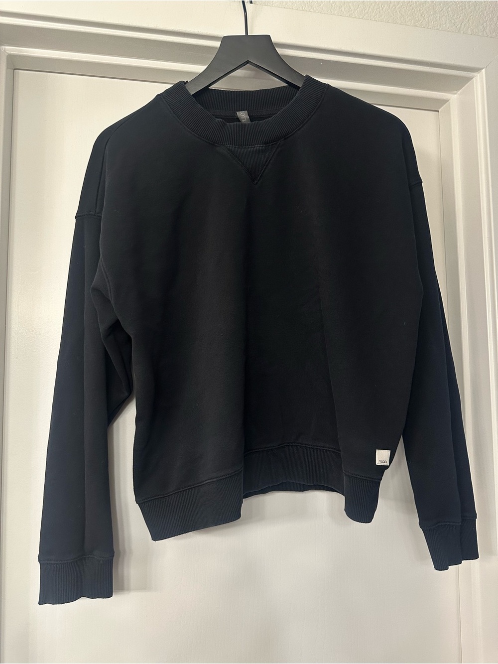 Vuori Black Crewneck Pullover Sweatshirt